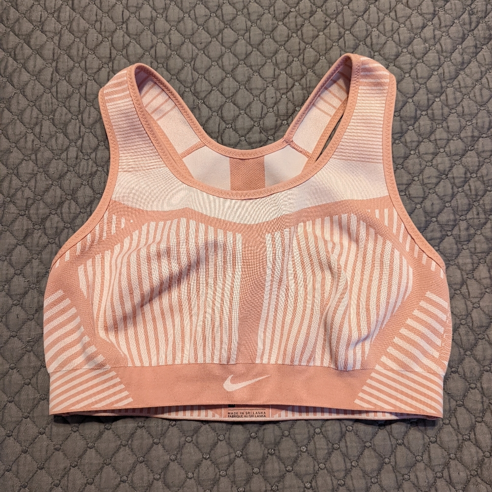 NWOT Nike FE/NOM Flyknit Women's High-Support Non-Padded Sports Bra Pink Size L